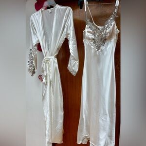 Flora Nikrooz Stella LONG Robe and matching gown set White Small